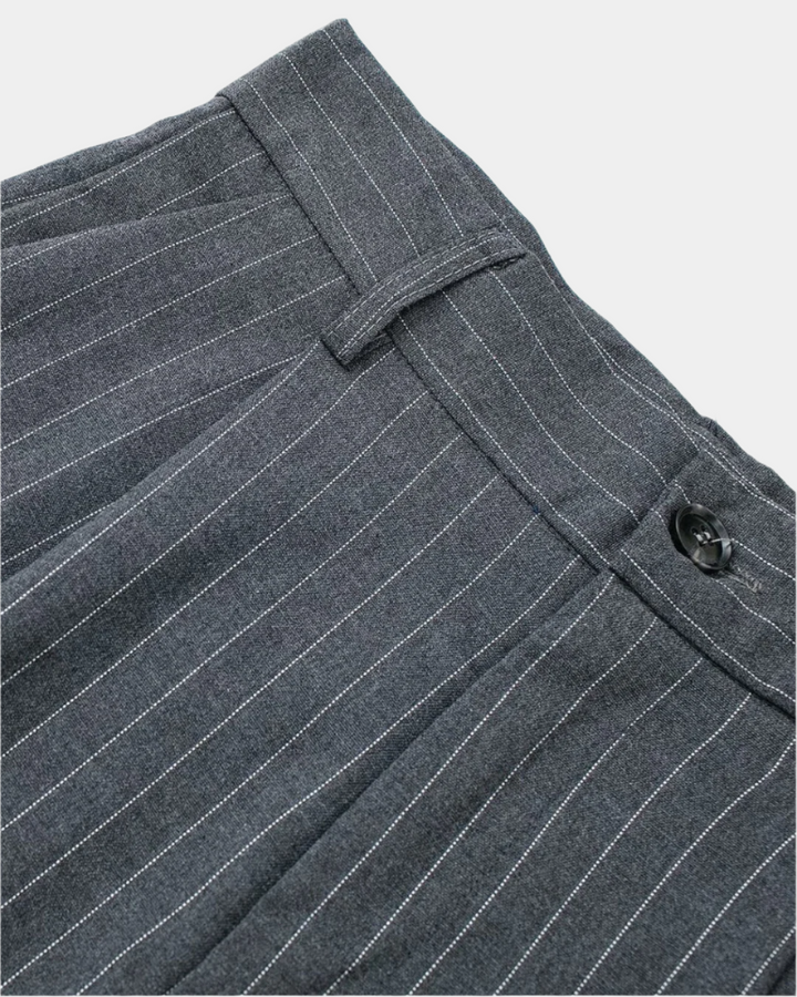MASSGESCHNEIDERTE HOSE MIT GESCHLITZTEM SAUM
