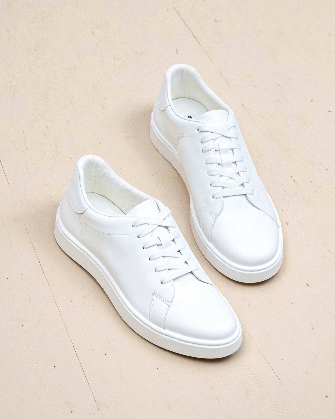 MINIMALIST WHITE MEN'S SNEAKERS