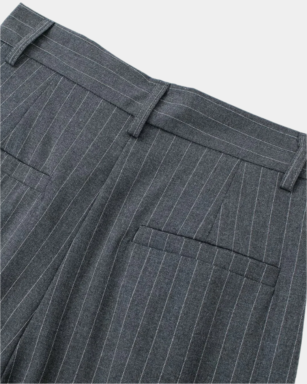 MASSGESCHNEIDERTE HOSE MIT GESCHLITZTEM SAUM