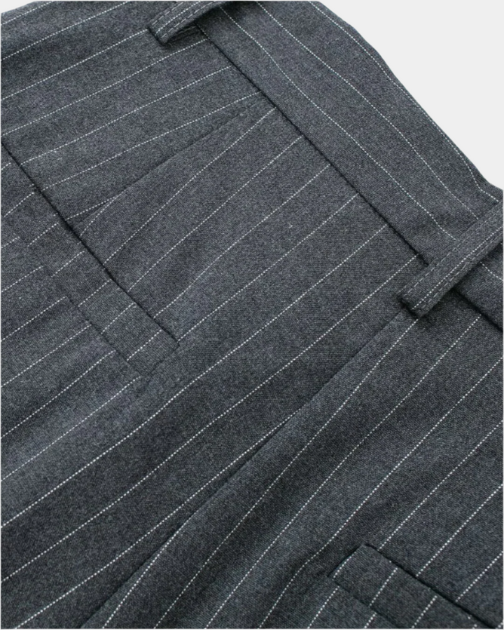 MASSGESCHNEIDERTE HOSE MIT GESCHLITZTEM SAUM