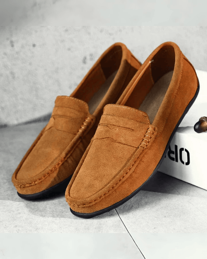 KLASSISCHE HERREN SLIPPER AUS WILDLEDER