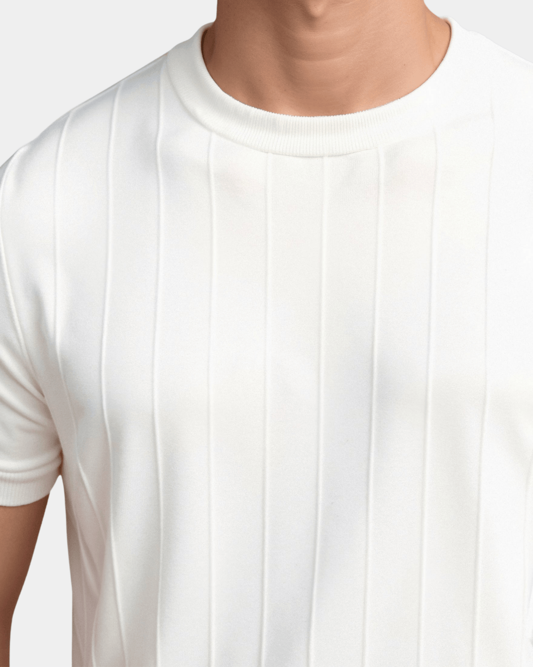 T-SHIRT MIT STRUKTURIERTEM STRICK UND RUNDHALSAUSSCHNITT