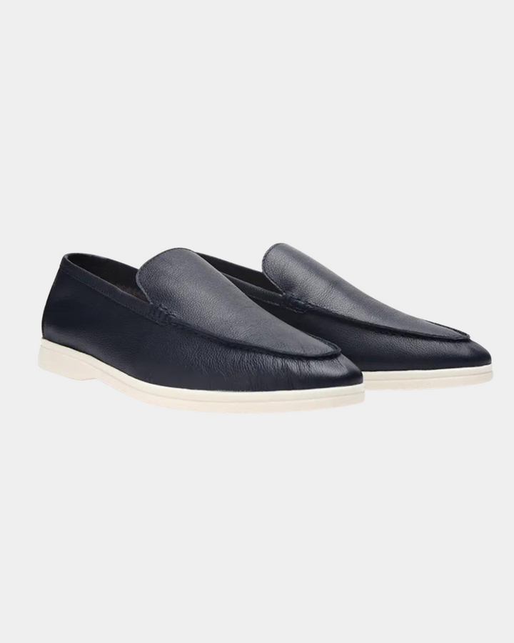 MODERNE SLIPPER AUS LEDER