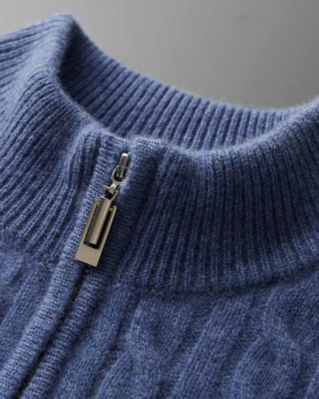KLASSISCHER PULLOVER MIT VIERTEL REISSVERSCHLUSS AUS STRICK