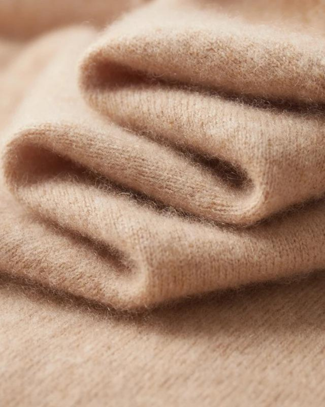ZWEIFARBIGER WOLLPULLOVER MIT HALBEM REISSVERSCHLUSS