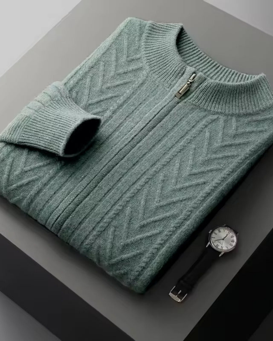 STRUKTURIERTER PULLOVER MIT HALBEM REISSVERSCHLUSS UND ZOPFMUSTER