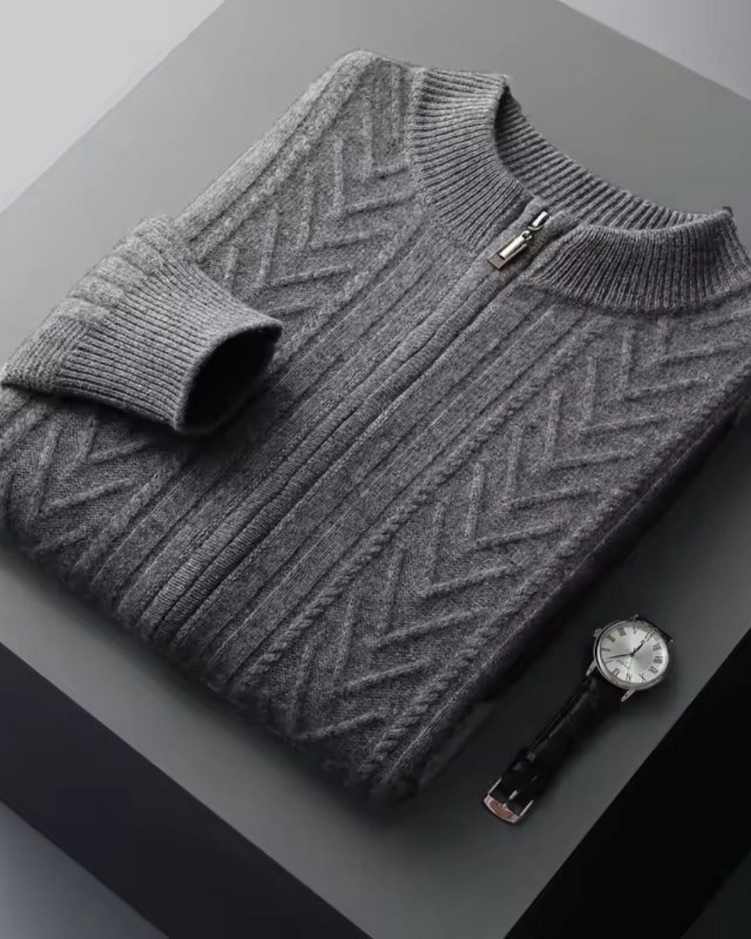 STRUKTURIERTER PULLOVER MIT HALBEM REISSVERSCHLUSS UND ZOPFMUSTER