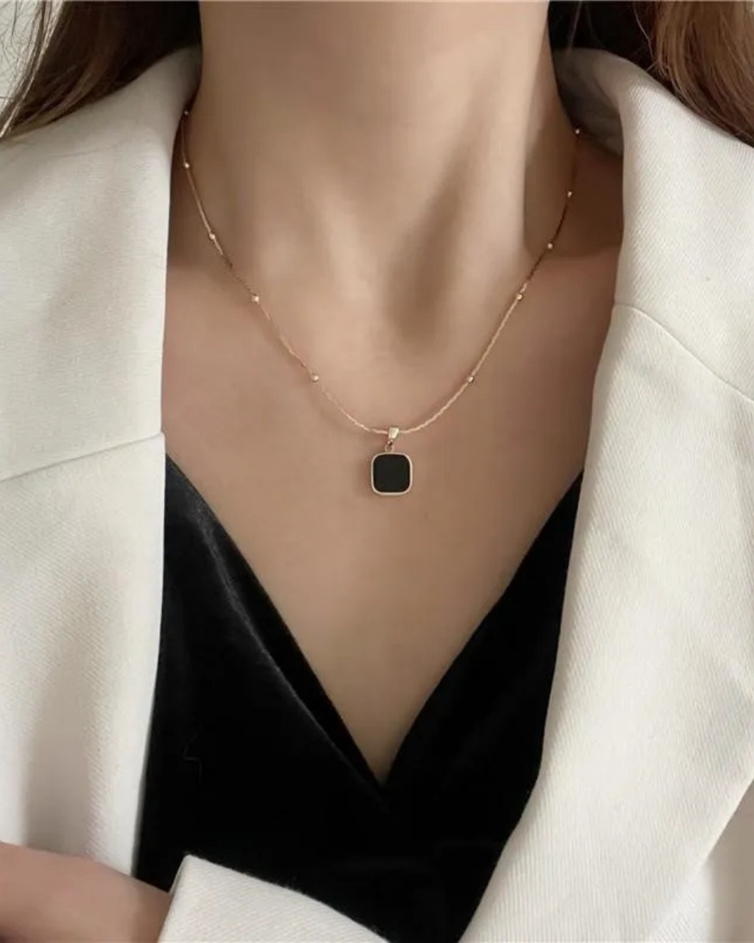MINIMAL GOLD BLACK PENDANT NECKLACE