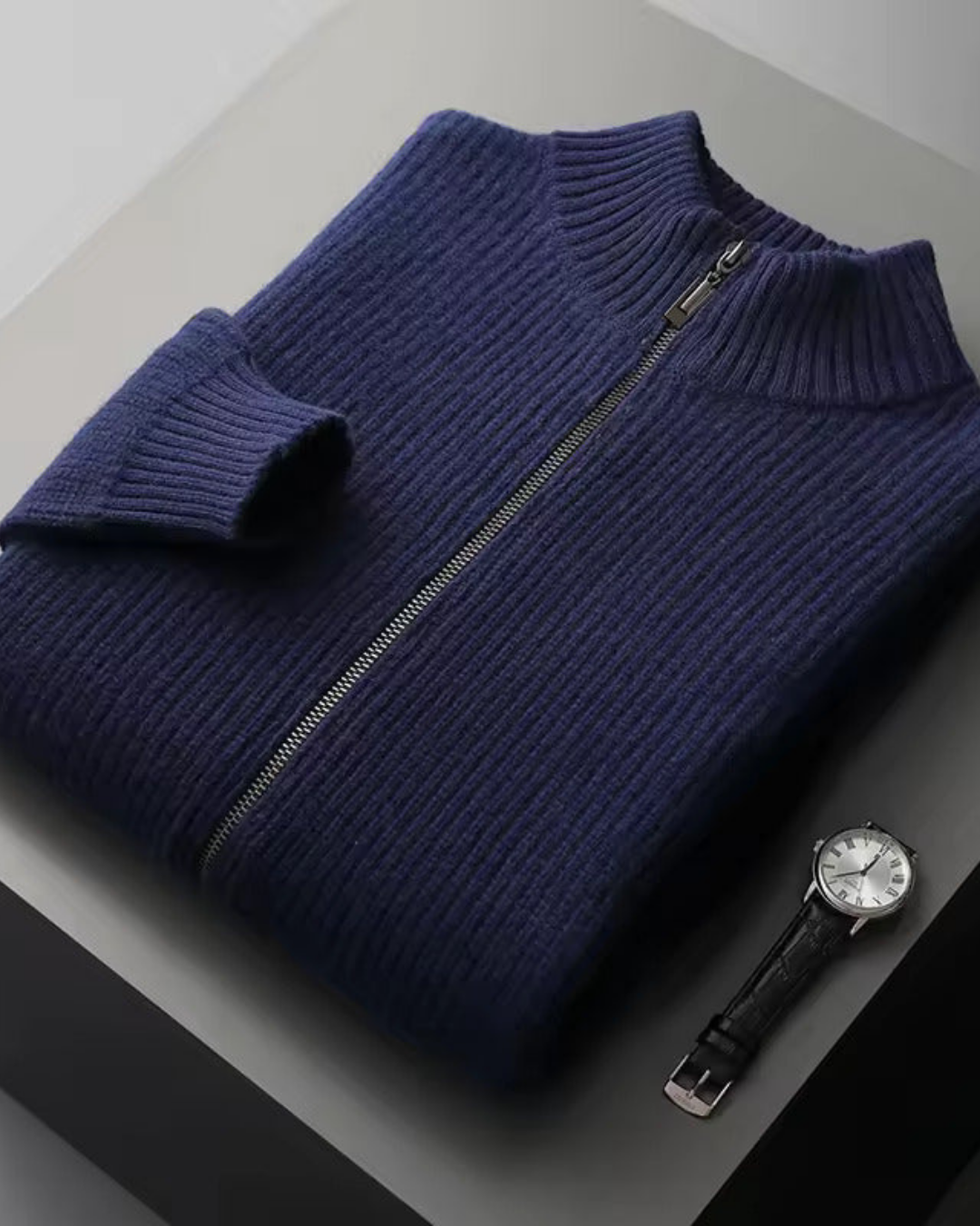 MODERNER GERIPPTER PULLOVER MIT DURCHGEHENDEM REISSVERSCHLUSS
