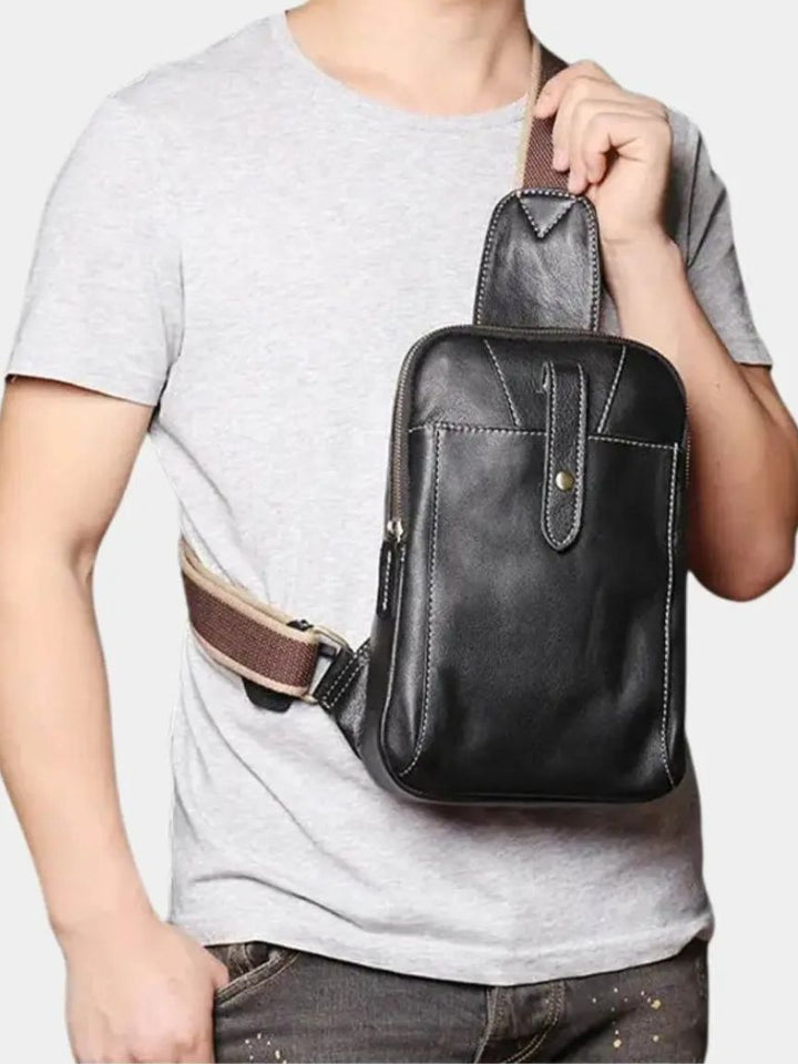 MODERNER SLING-RUCKSACK AUS LEDER