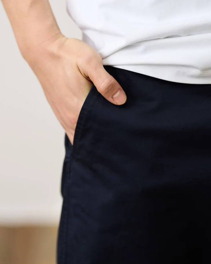 ALLTAGSTAUGLICHE KONISCHE BAUMWOLLHOSE