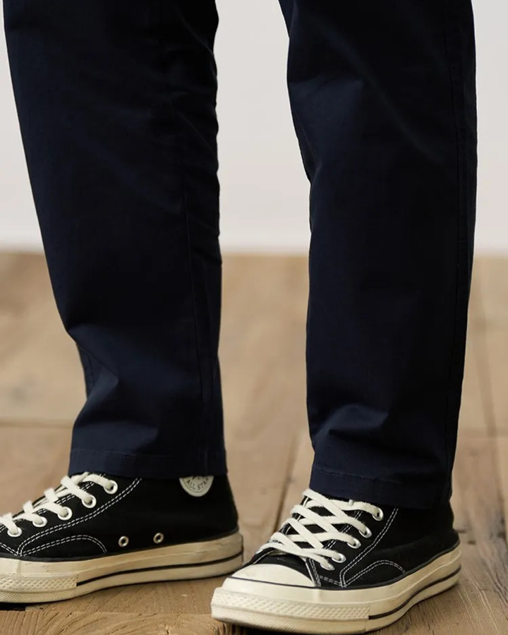 ALLTAGSTAUGLICHE KONISCHE BAUMWOLLHOSE