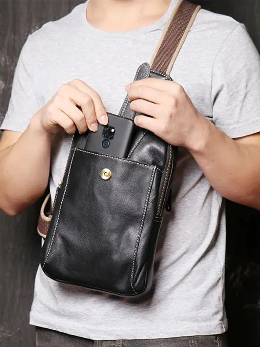 MODERNER SLING-RUCKSACK AUS LEDER