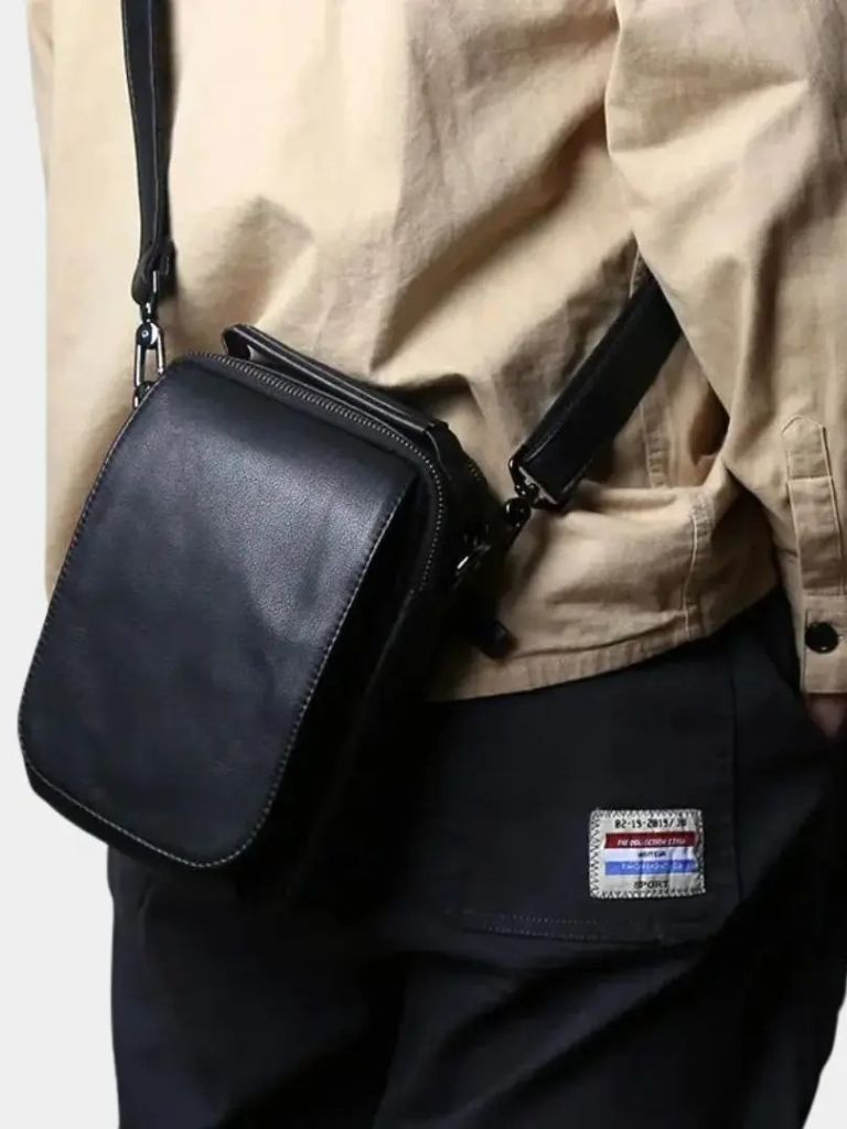 COMPACT URBAN CROSSBODY BAG