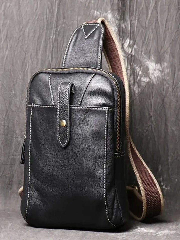 MODERNER SLING-RUCKSACK AUS LEDER