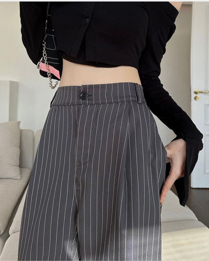 MASSGESCHNEIDERTE HOSE MIT GESCHLITZTEM SAUM