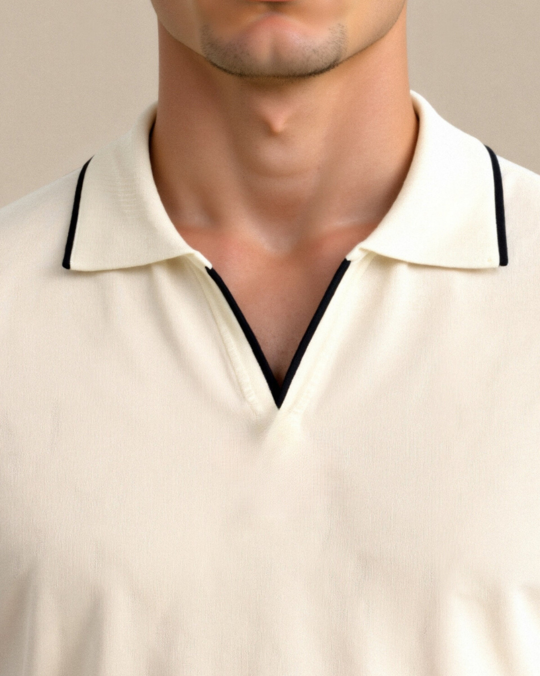 POLOSHIRT MIT PASPELIERUNG