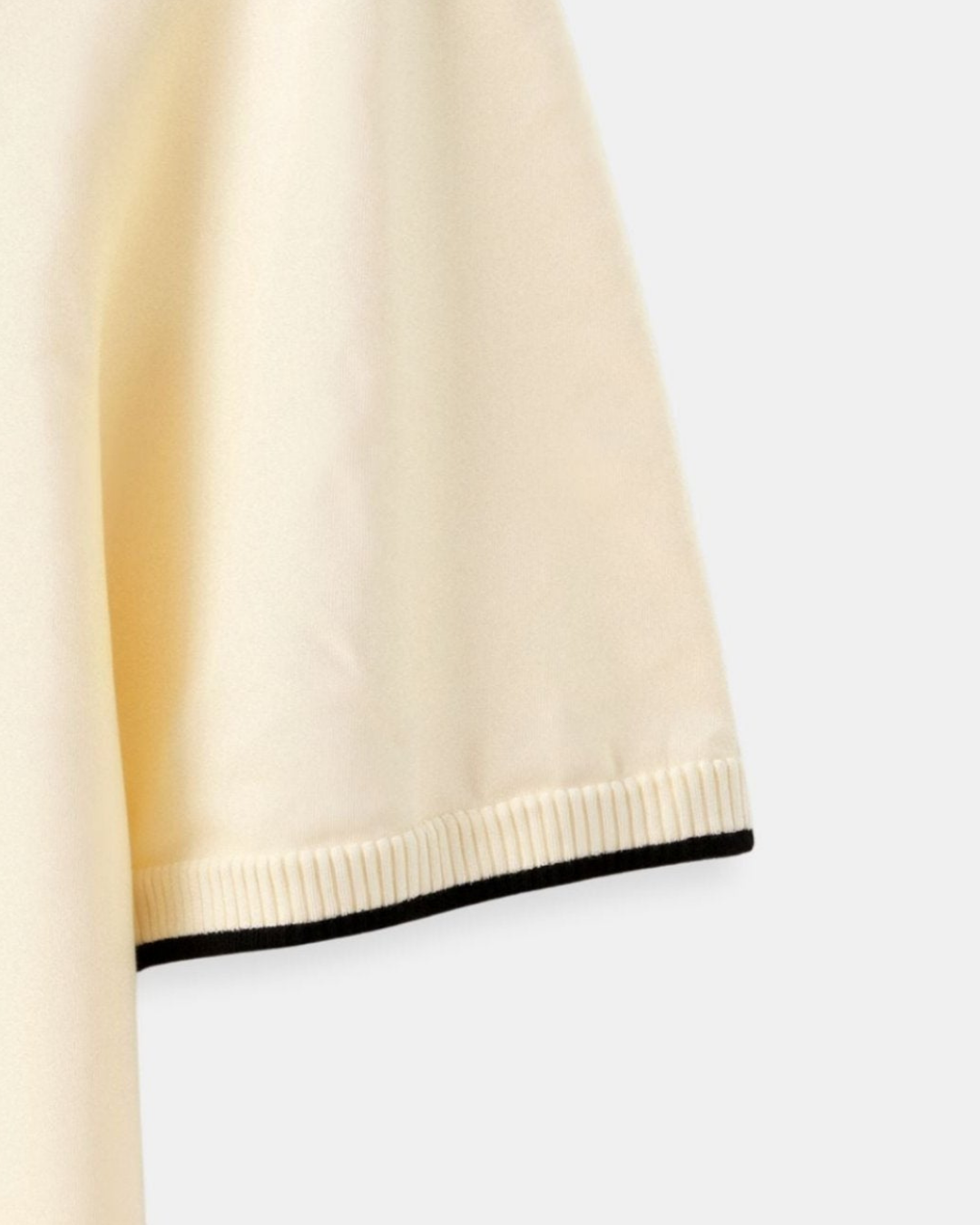 POLOSHIRT MIT PASPELIERUNG