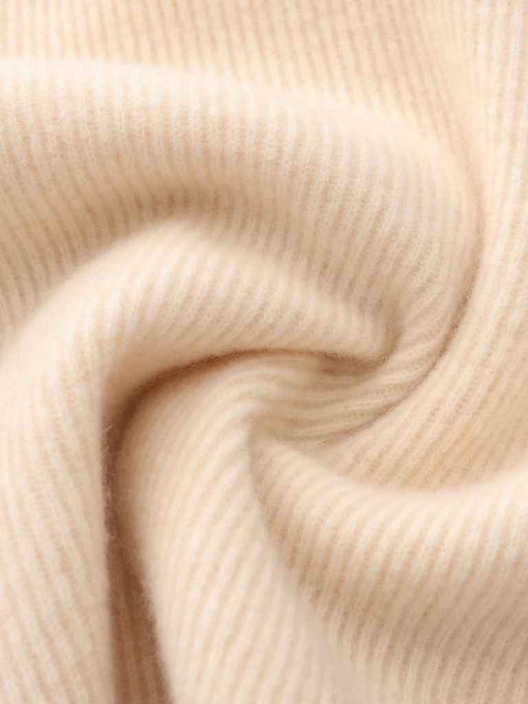 NEUTRALES STRICKPULLOVER-SET MIT REISSVERSCHLUSS