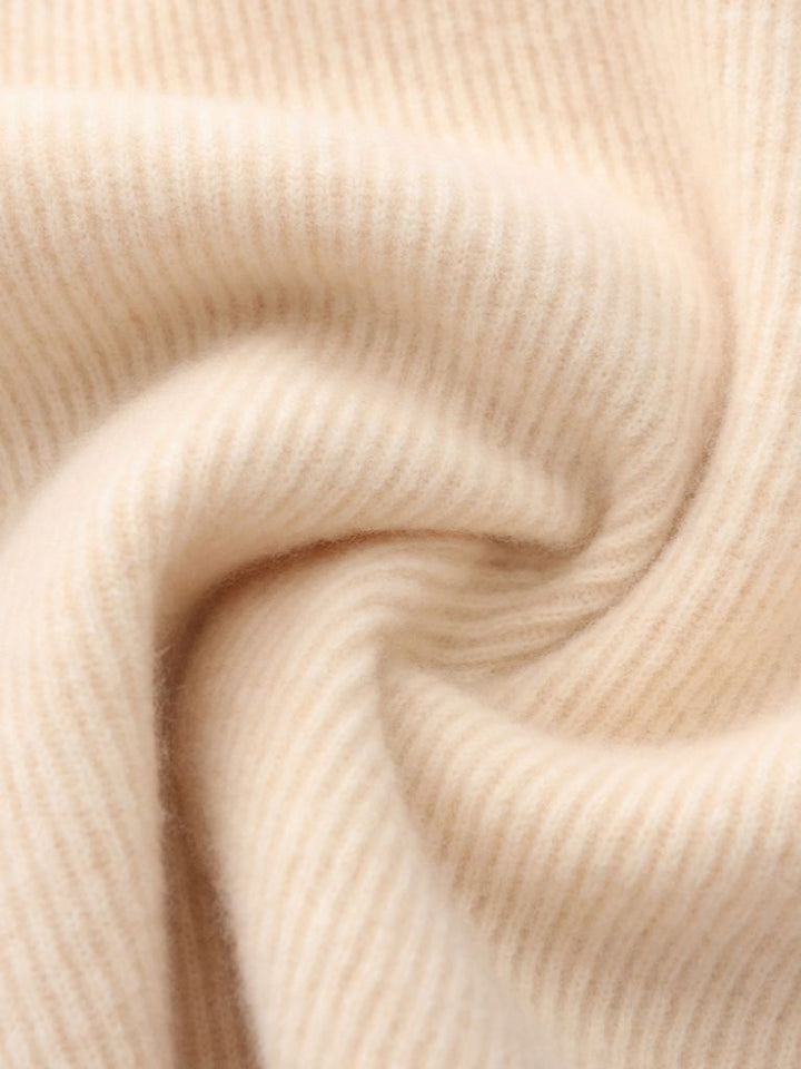 NEUTRALES STRICKPULLOVER-SET MIT REISSVERSCHLUSS