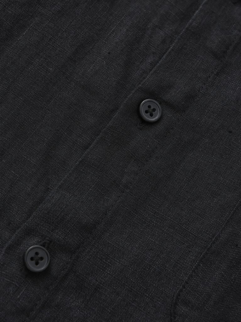 MONOCHROMES SET FÜR ENTSPANNTE ELEGANZ