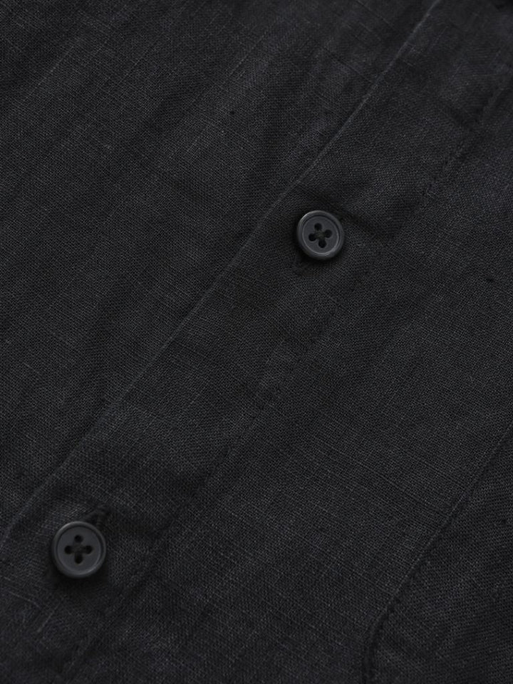 MONOCHROMES SET FÜR ENTSPANNTE ELEGANZ