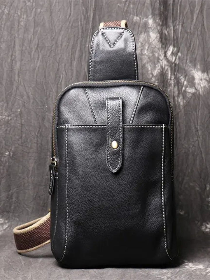 MODERNER SLING-RUCKSACK AUS LEDER