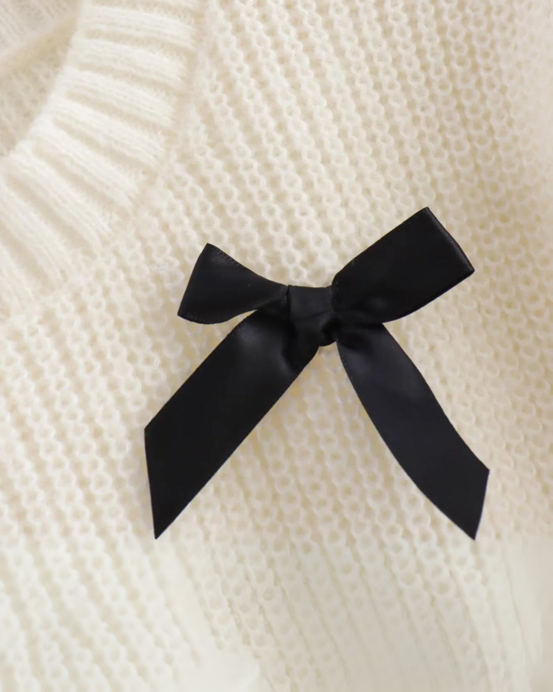 BOW EMBELLISHED KNIT TOP