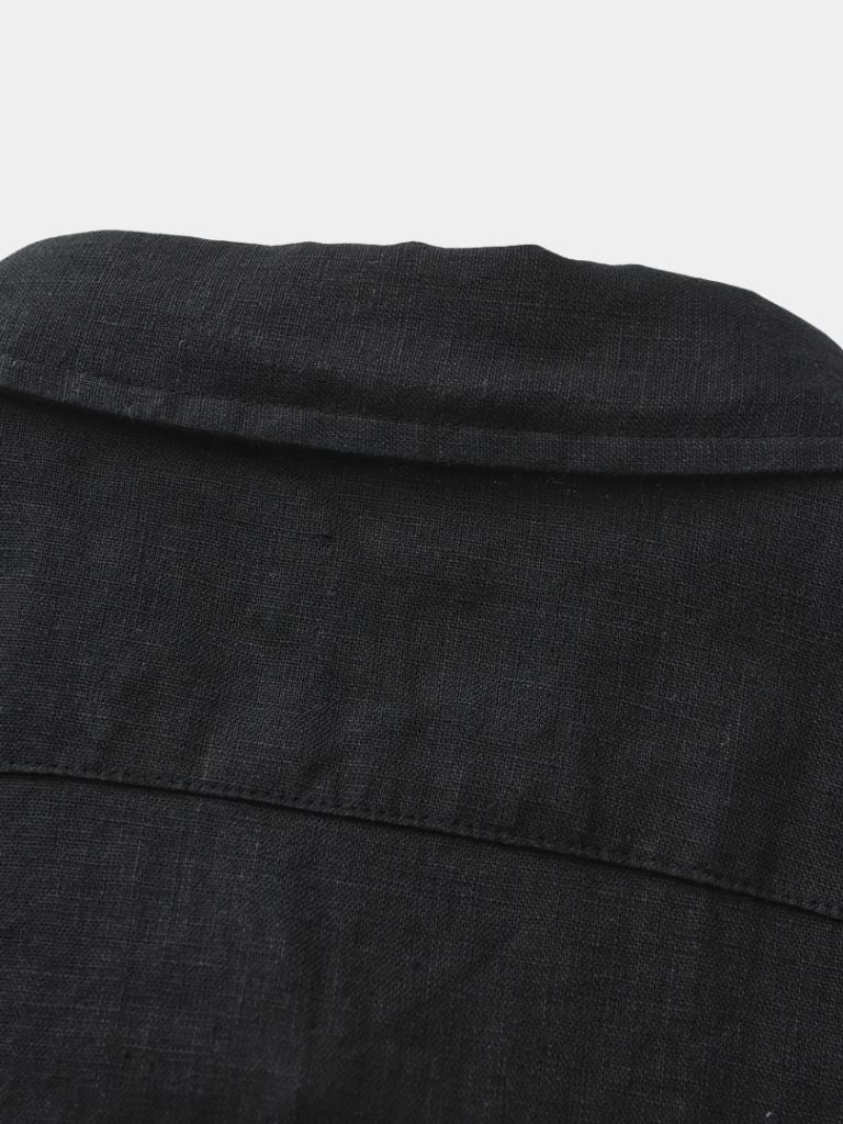 MONOCHROMES SET FÜR ENTSPANNTE ELEGANZ
