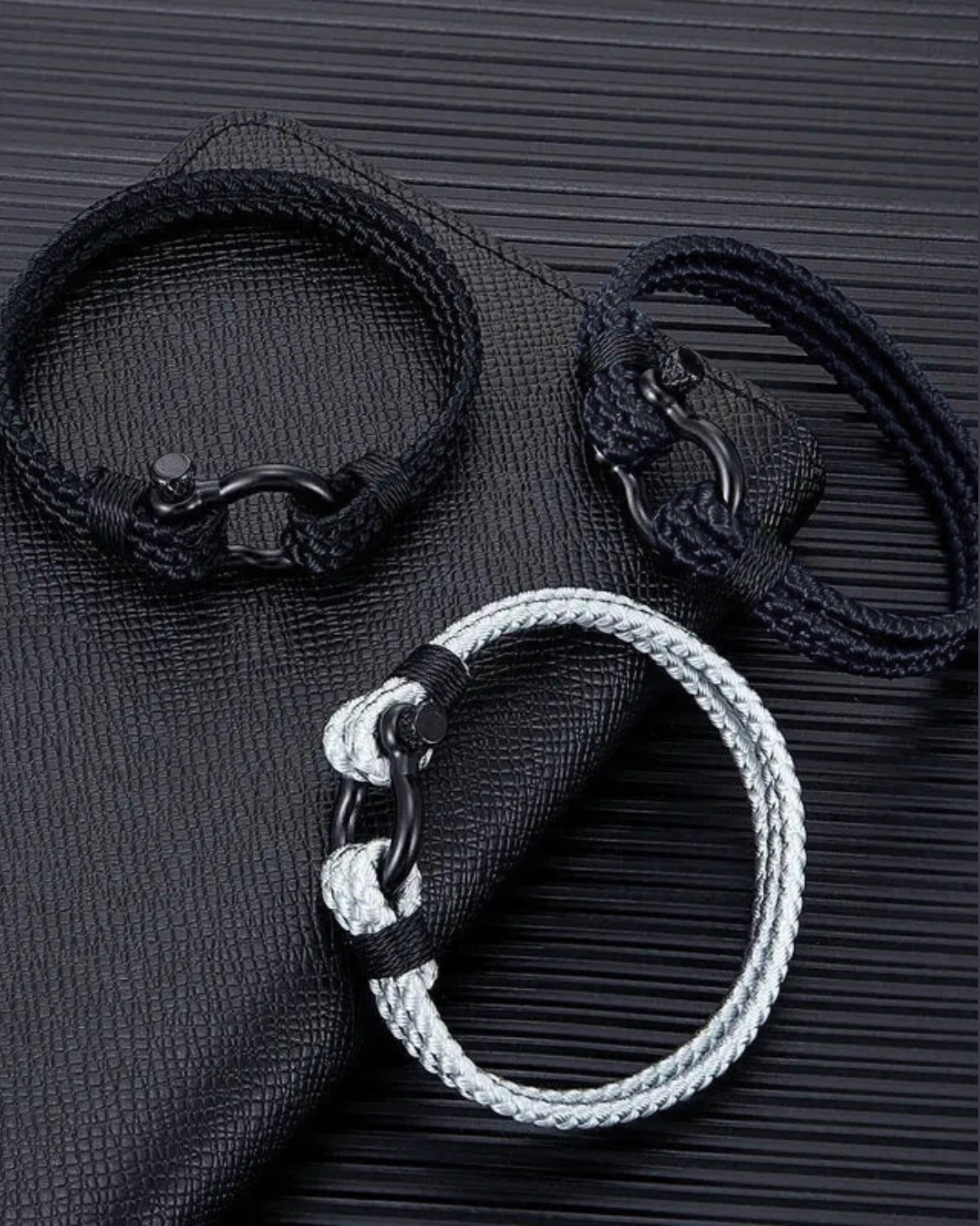 URBAN KNOT PARACORD ARMBAND