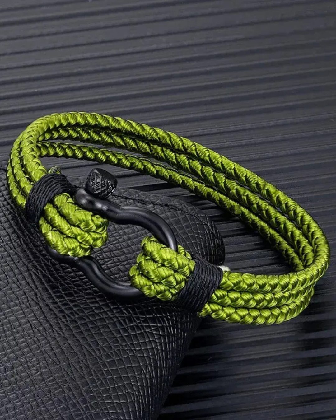 URBAN KNOT PARACORD ARMBAND