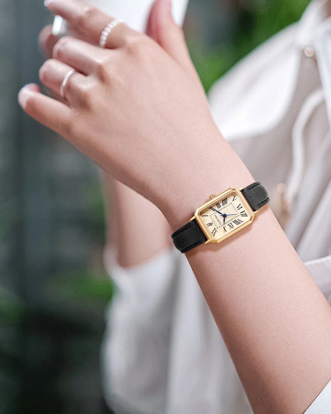 RETRO ELEGANCE STRAP WATCH