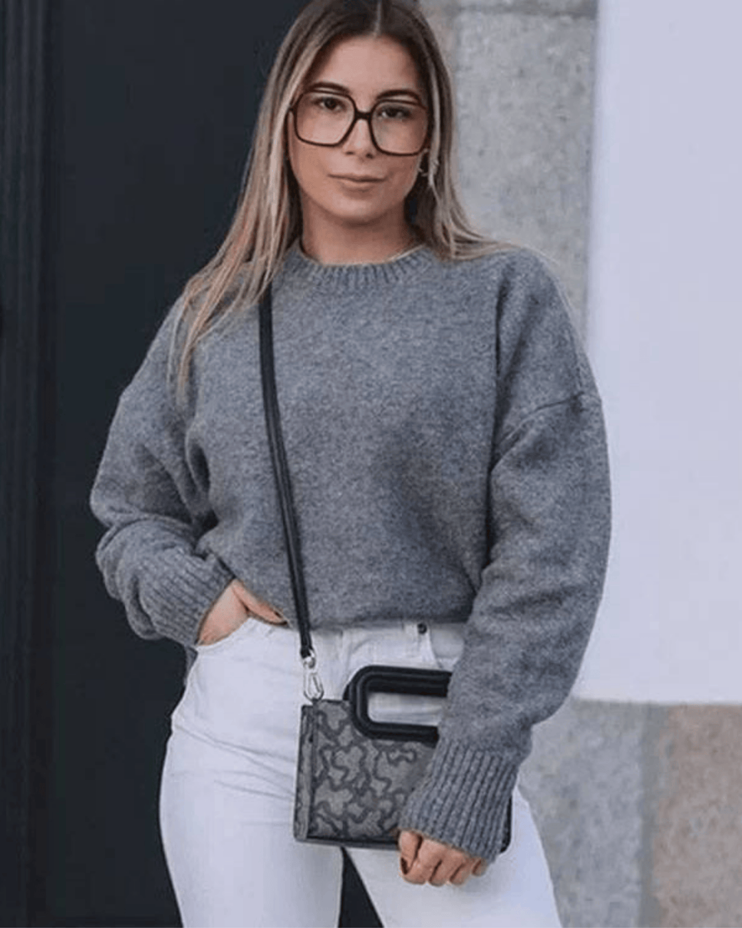 COZY CREWNECK SWEATER
