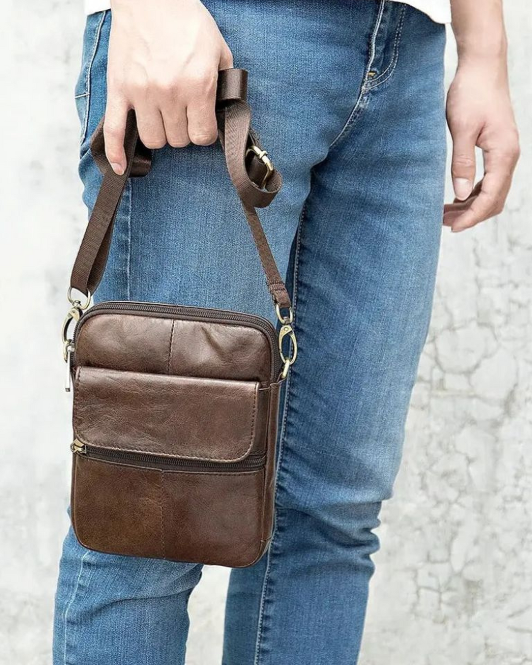 URBAN ESSENTIALS LEDER SLING BAG