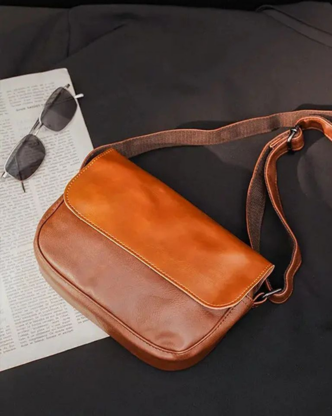 CROSSBODY-TASCHE AUS WEICHEM LEDER MIT ÜBERSCHLAG