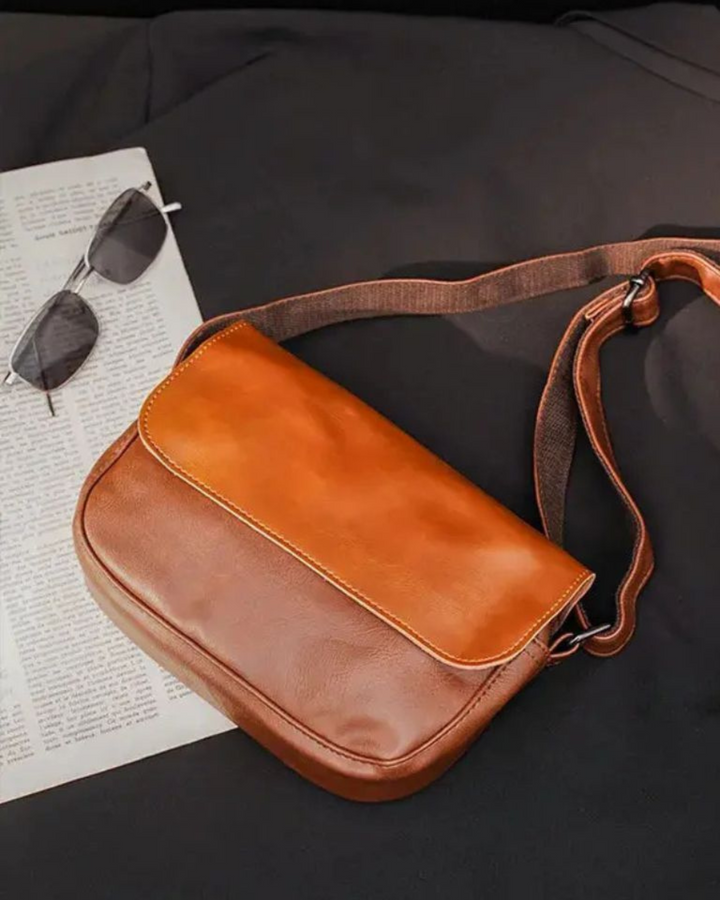 CROSSBODY-TASCHE AUS WEICHEM LEDER MIT ÜBERSCHLAG