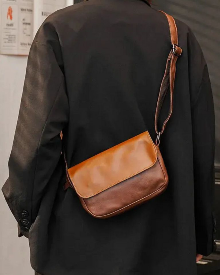CROSSBODY-TASCHE AUS WEICHEM LEDER MIT ÜBERSCHLAG