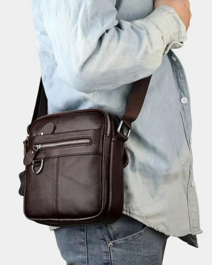 KLASSISCHE MINI-CROSSBODY-TASCHE AUS LEDER